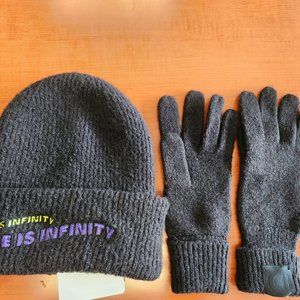 NWT 2pc Desigual hat and hand warmer set Gift pack of hat and gloves | Desigual.com main image 4